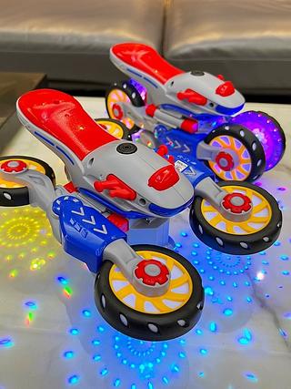 Moto Musical Luzes Anda Levanta Lados Gira 360° Sons Musicais